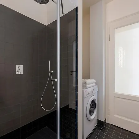 Vigoni 3 - Elegant For 6 People شقة