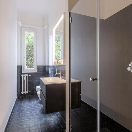 Vigoni 3 - Elegant For 6 People شقة