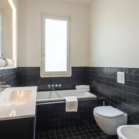 Vigoni 3 - Elegant For 6 People شقة