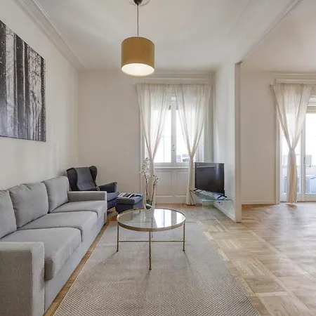 Vigoni 3 - Elegant For 6 People شقة